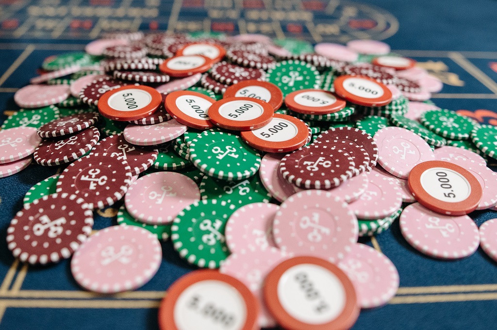 BLACKJACK ETIQUETTE – HOW TO BEHAVE AT THE BLACKJACK TABLE